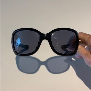 Oakley women’s black sunglasses with case